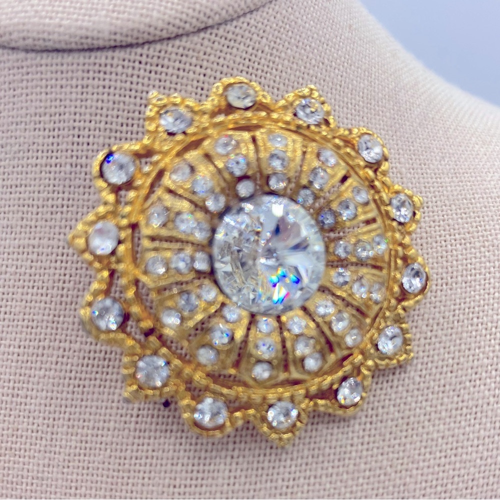 Elegant Gold Tone With Sparkling Clear Rhinestone Brooch/Pin Lots If Sparkle